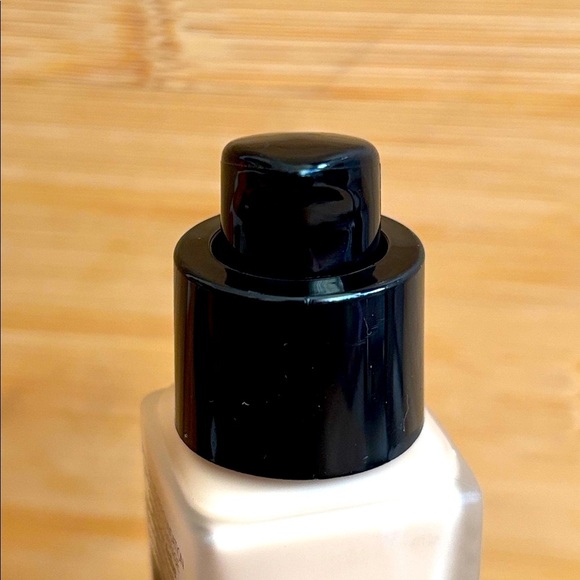 Lancôme TEINT IDOLE ULTRA WEAR FOUNDATION Breathable Natural Matte Finish 245C - Picture 11 of 12